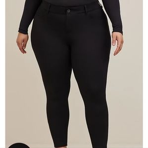 Torrid bombshell skinny jeans sz 22R  sunwashed black color